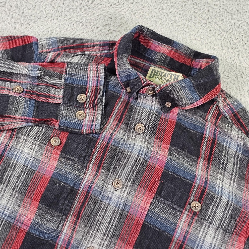 Duluth Trading Shirt Mens Medium Red Blue Plaid Flannel Button Up Workwear